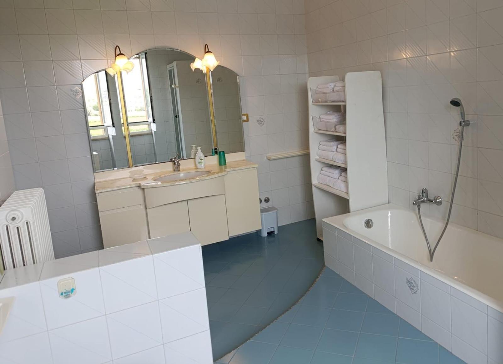 Ferienwohnung Le Rondini Trani Exterior foto